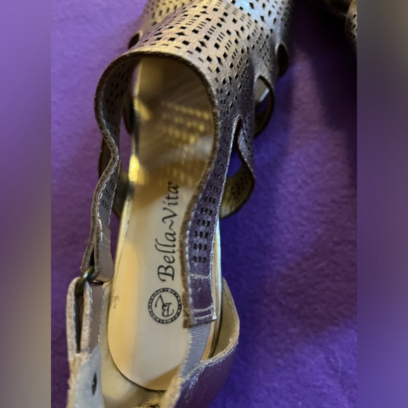 Gold sandals with small wedge heel.  Zips in back.  Size 8.5 - Picture 5 of 5